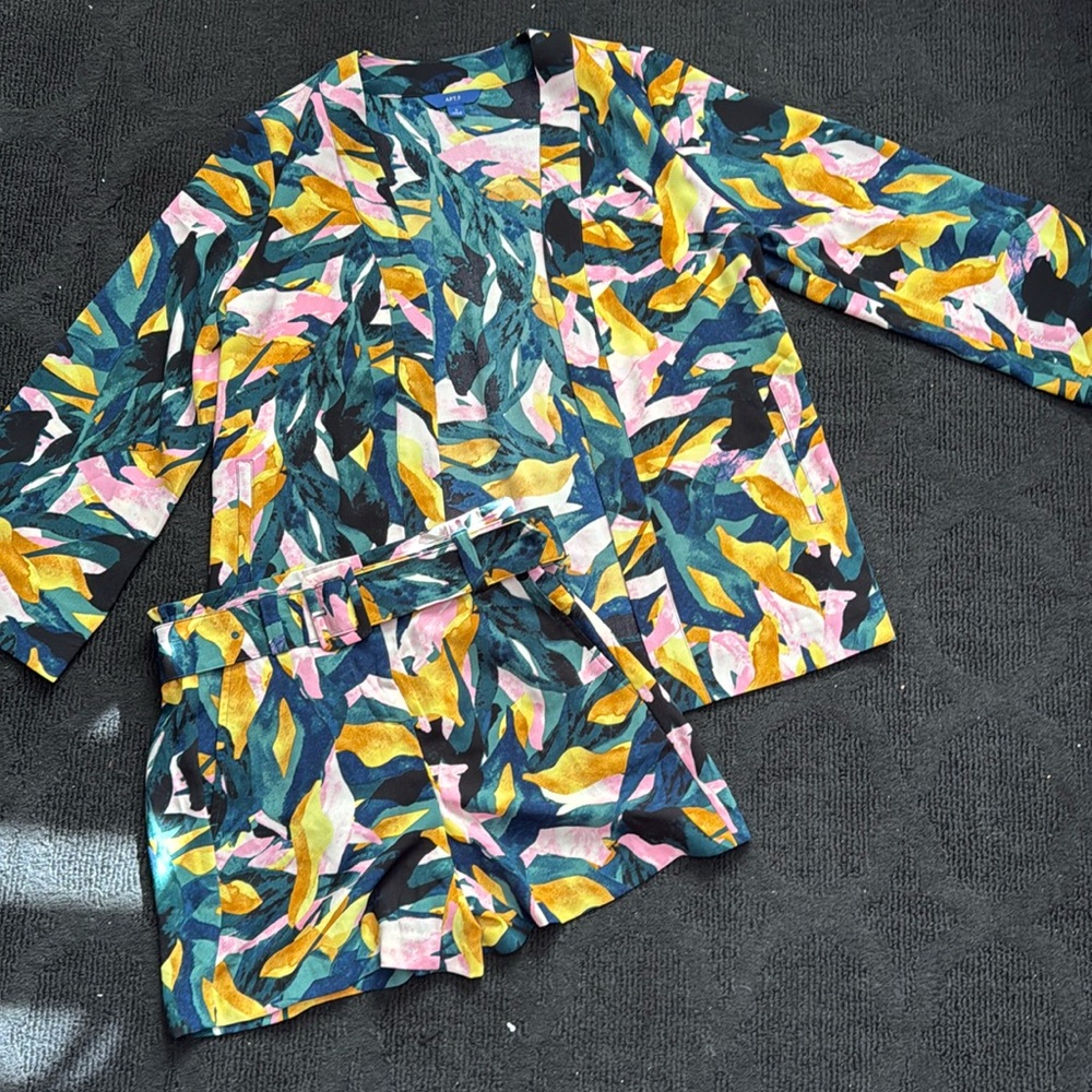 Apt 9 Short Set